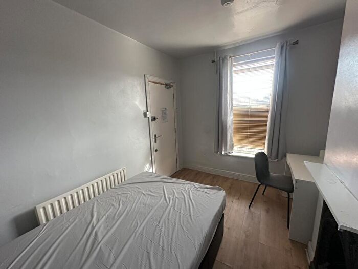 Apartment To Rent In Oxford Street, NN4