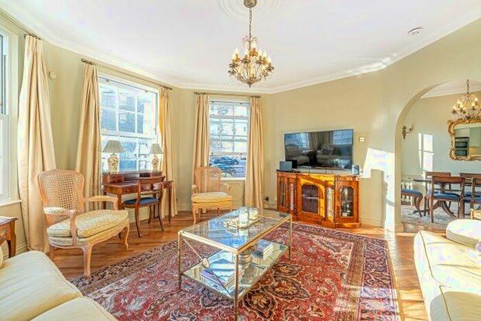 2 Bedroom Flat To Rent In Southlands Drive, London, SW19