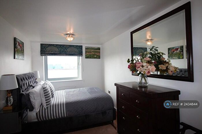 2 Bedroom Flat To Rent In Defence Close, West Thamesmead, SE28