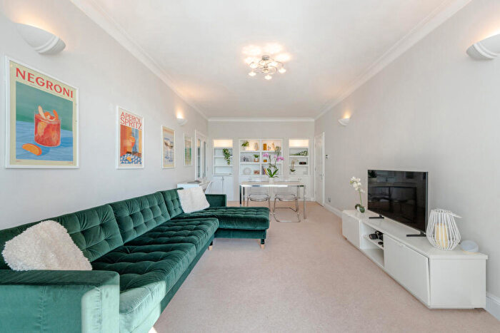 2 Bedroom Flat For Sale In William Court, Hall Road, NW8