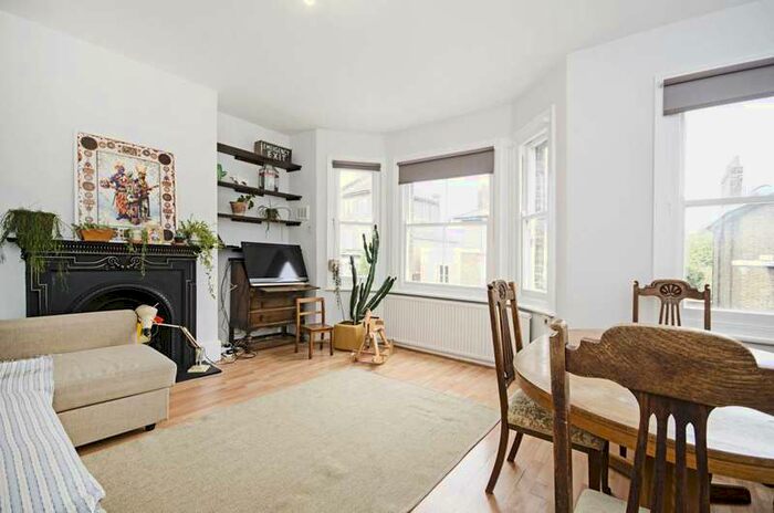 2 Bedroom Flat To Rent In Brookfield Road, Victoria Park, E9