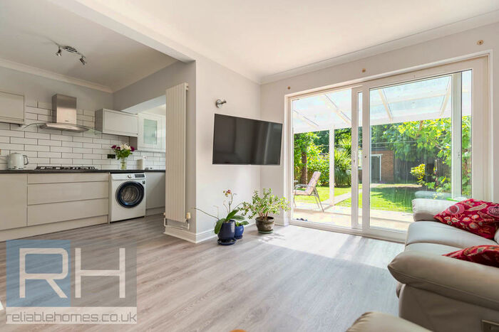 4 Bedroom Semi-Detached House To Rent In Pasteur Gardens, Wood Green, London, N22