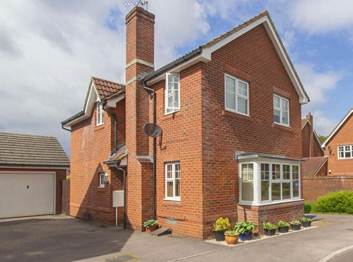 3 Bedroom Detached House For Sale In Bufton Field, North Warnborough, RG29