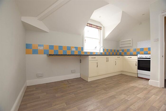 2 Bedroom Flat To Rent In Cornwallis Gardens, Hastings, TN34