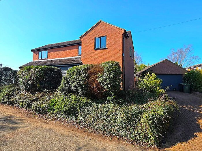 4 Bedroom Detached House For Sale In West End Lane, Potton, SG19