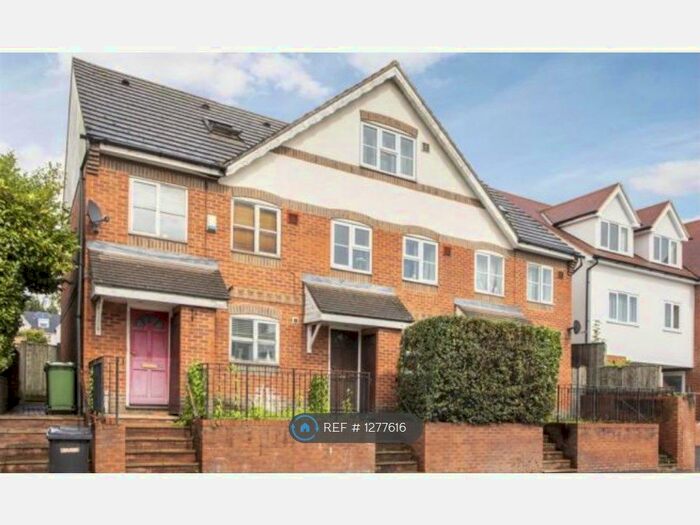 3 Bedroom Terraced House To Rent In London Road, High Wycombe HP11