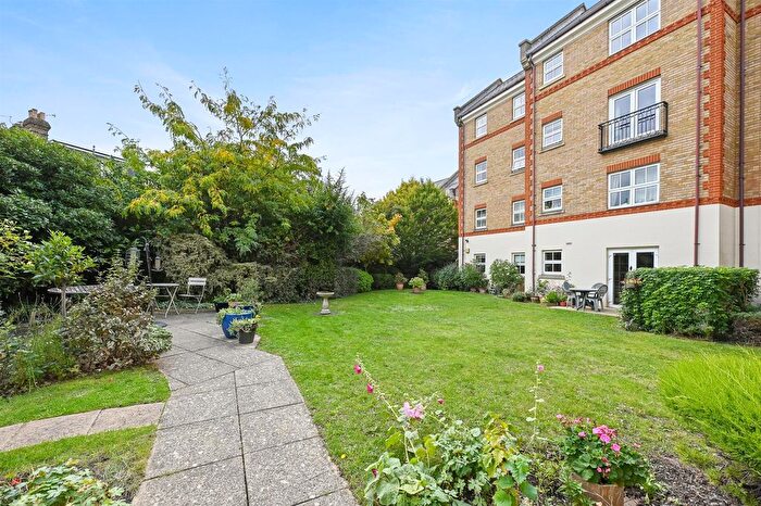 1 Bedroom Flat For Sale In Horn Lane, London, W3