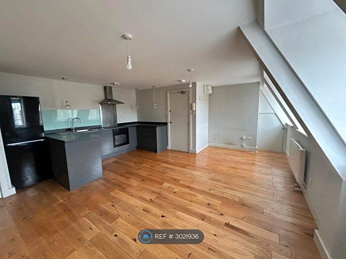 1 Bedroom Flat To Rent In Longwood Court, Cirencester, GL7