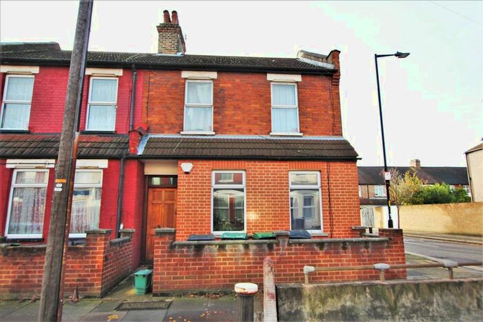 1 Bedroom Flat To Rent In Rosebery Avenue, Tottenham, London, N17