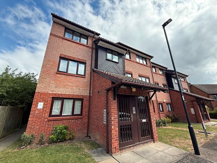 1 Bedroom Flat To Rent In Chasewood Avenue, Enfield, EN2