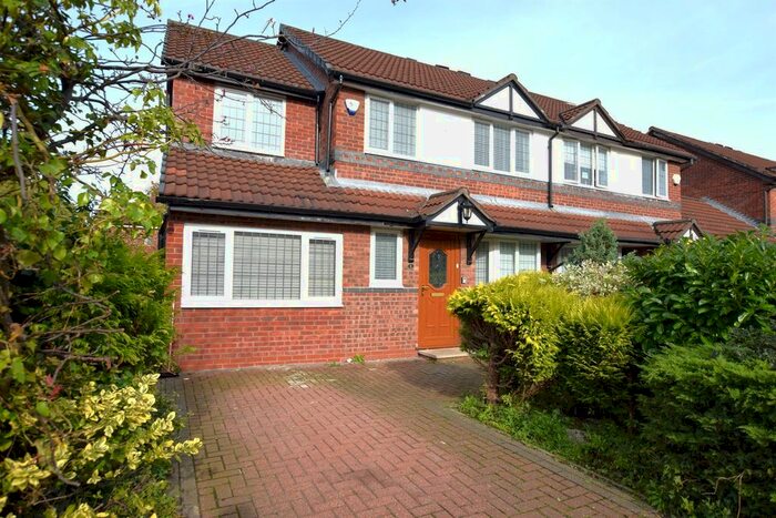 4 Bedroom Semi-Detached House To Rent In Hanlith Mews, Burnage, Manchester, M19