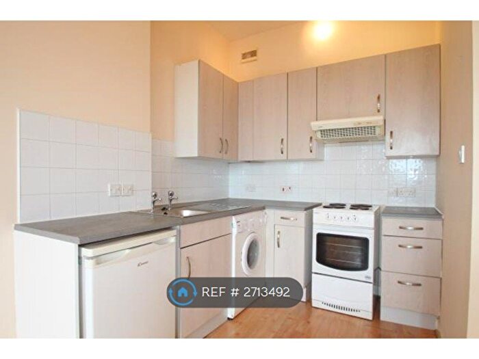 1 Bedroom Flat To Rent In Paisley Road, Renfrew, PA4