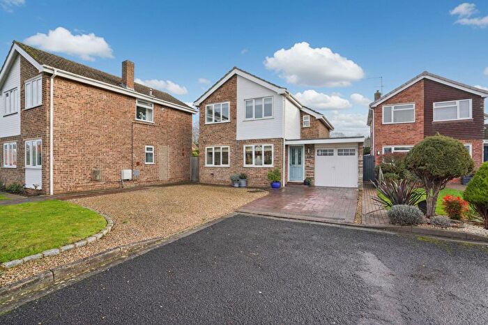 3 Bedroom Link Detached House For Sale In Cherwell Close, Abingdon, OX14