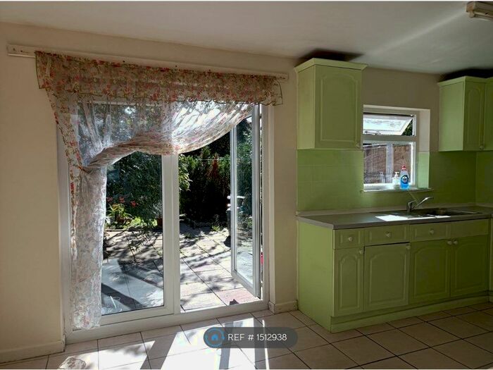 3 Bedroom Terraced House To Rent In Dawson Avenue, Barking, IG11