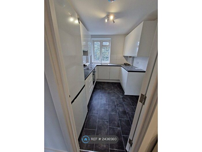 3 Bedroom Flat To Rent In Tabor Court, Cheam, Sutton, SM3
