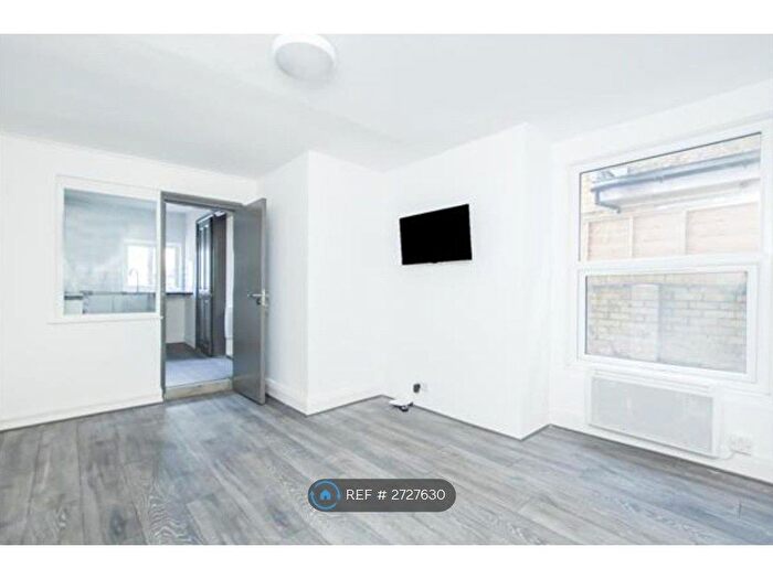 Studio To Rent In Putney Bridge Road, London, SW15