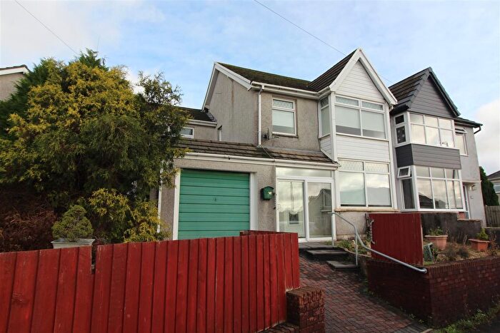 4 Bedroom Semi Detached House For Sale In Bedwellty Road, Cefn Fforest, Blackwood, NP12