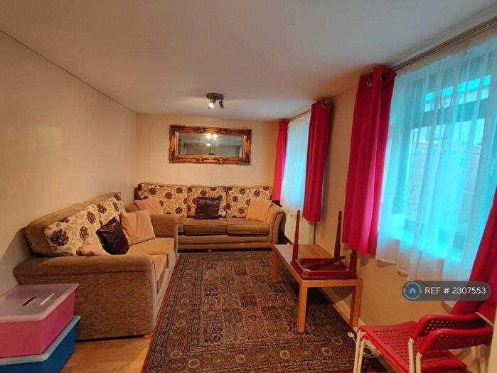 1 Bedroom Flat To Rent In Sheringham Drive, Barking, IG11