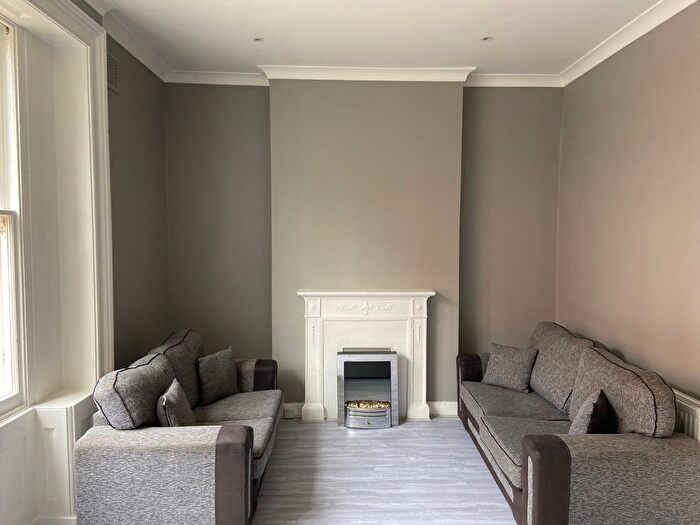 2 Bedroom Flat To Rent In Bodney Road, Hackney, E8