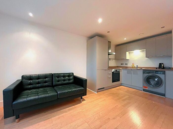 1 Bedroom Flat To Rent In Clarence House, Clarence Dock, Leeds, LS10