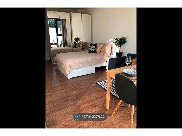 Studio To Rent In Tea Building, London, SE4