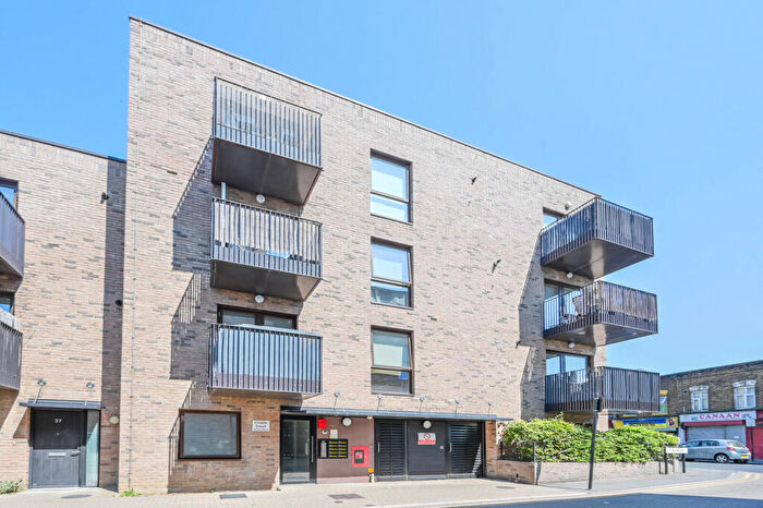 1 Bedroom Flat For Sale In Tyas Road, Canning Town, London, E16