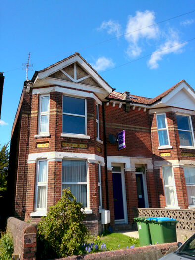 4 Bedroom House To Rent In Avenue Road, SO14