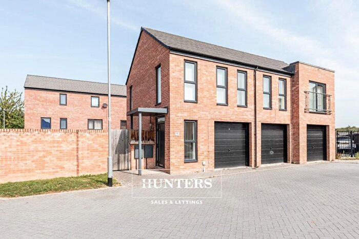 2 Bedroom Detached House For Sale In Fox Lane, Castleford, West Yorkshire, WF10