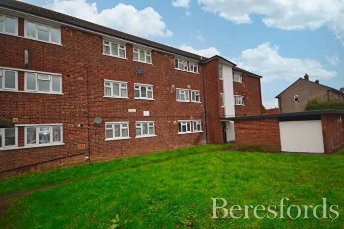 2 Bedroom Flat For Sale In Hatch Grove, Chadwell Heath, RM6
