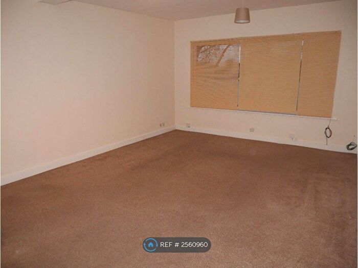 2 Bedroom Flat To Rent In Worcester Road, Cheadle Hulme, Cheadle, SK8