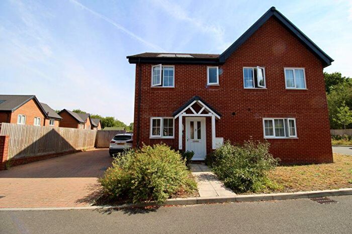2 Bedroom Semi-Detached House For Sale In Mead Lane, Eastleigh, SO50