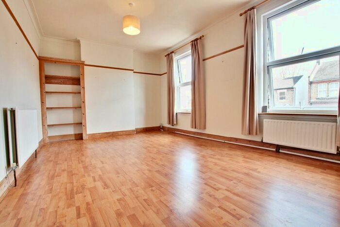 1 Bedroom Flat To Rent In Mackenzie Road, Beckenham, BR3