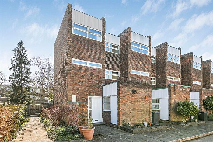 4 Bedroom Town House To Rent In St. Marks Court, Cambridge, CB3