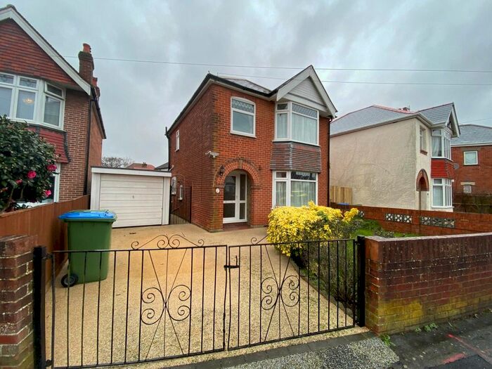 3 Bedroom Detached House To Rent In Deacon Crescent, Bitterne, Southampton, SO19