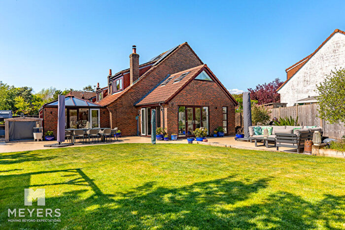 4 Bedroom Detached House For Sale In Throopside Avenue, Bournemouth, BH9