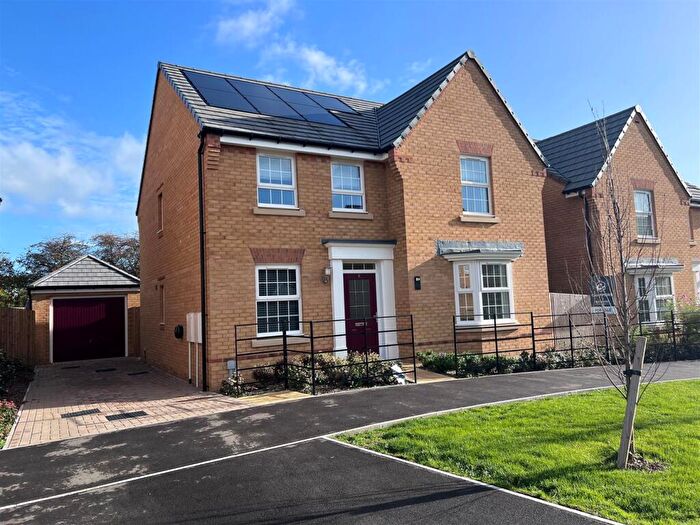 4 Bedroom Detached House For Sale In Great Barton Hill Road, Gillingham, SP8