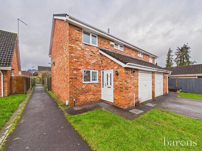 3 Bedroom Semi Detached House For Sale In Larkfield, Chineham, Basingstoke, RG24
