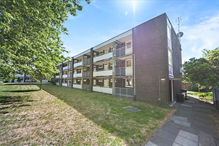 2 Bedroom Flat For Sale In Clement Close, Brondesbury, NW6