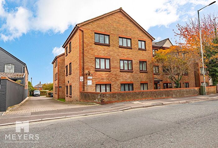2 Bedroom Flat For Sale In Seabourne Road, Bournemouth, BH5