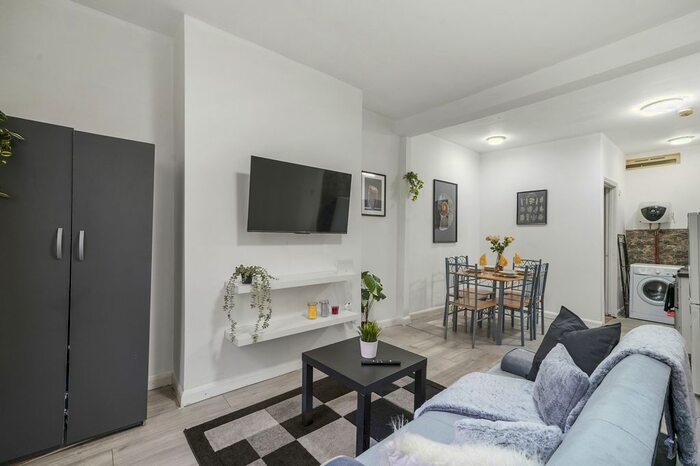 1 Bedroom Flat To Rent In Bradbury Street, London, N16