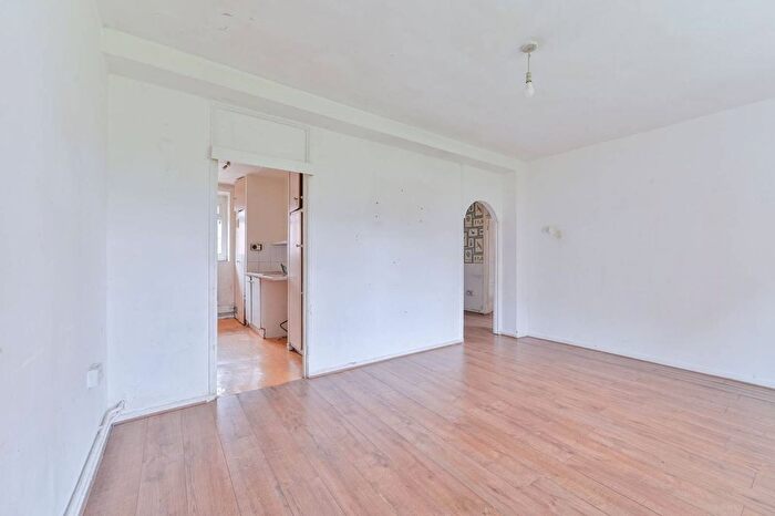 2 Bedroom Flat For Sale In Stockwell Road, Stockwell, London, SW9