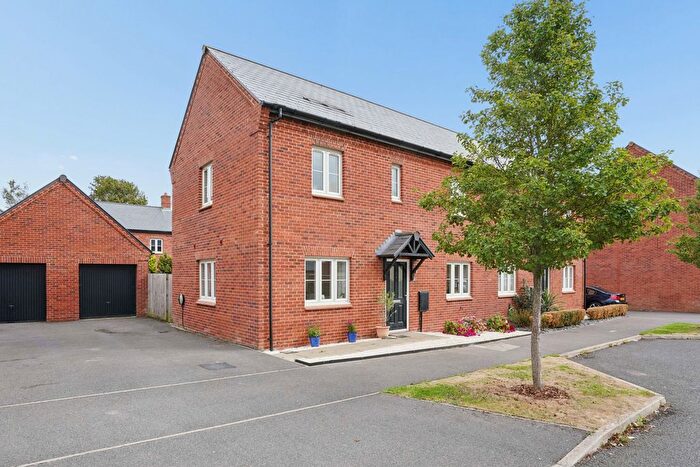 3 Bedroom Semi Detached House For Sale In Wellington Road, Upper Heyford, OX25
