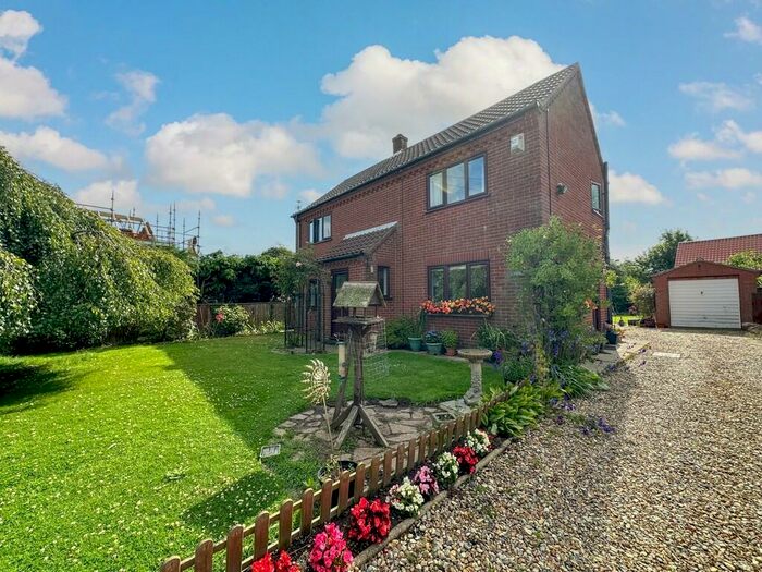 4 Bedroom Detached House For Sale In Main Road, Clippesby, NR29