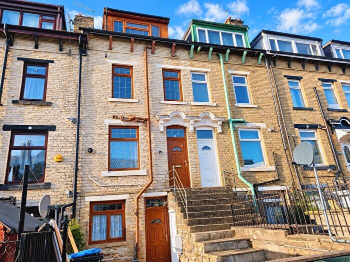 3 Bedroom Terraced House For Sale In Bishop Street, Bradford, BD9