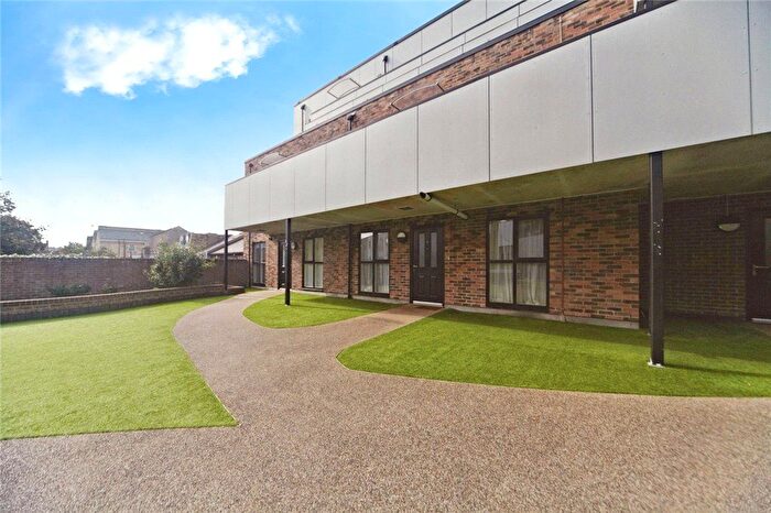 2 Bedroom Flat For Sale In Sanderstead Road, South Croydon, CR2