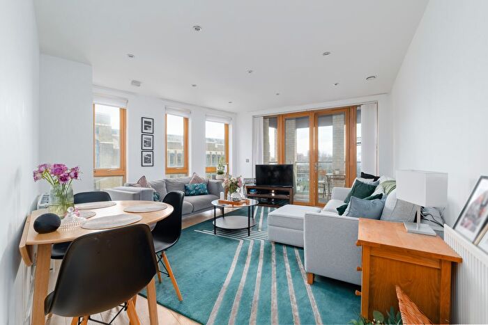 2 Bedroom Flat For Sale In Wharf Lane, London, E14