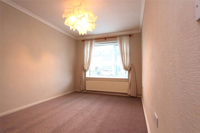 2 Bedroom Apartment To Rent In Chalkwell Park Drive, Leigh-on-Sea, Essex, SS9