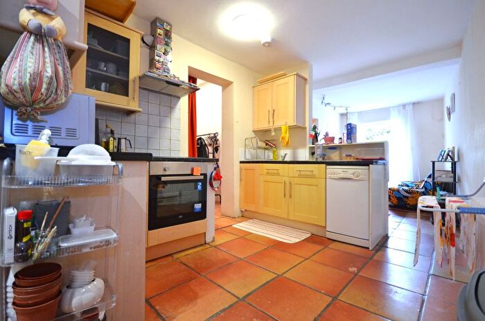 2 Bedroom Flat To Rent In Churchfield Road, London, W3