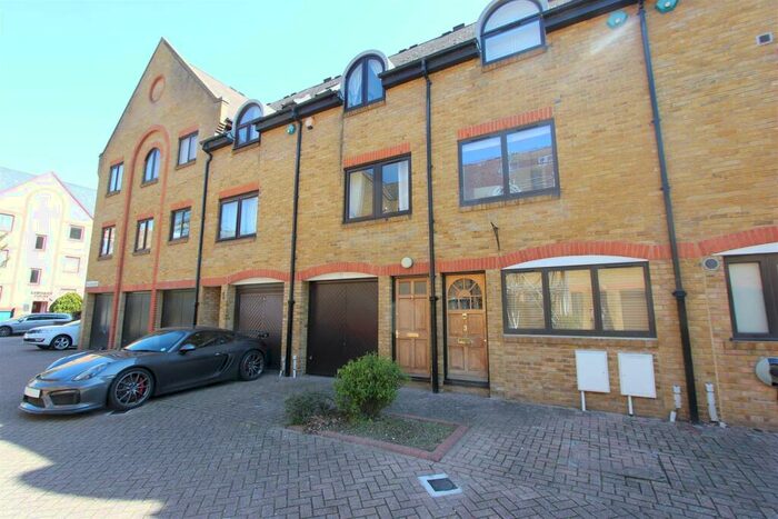 3 Bedroom Town House To Rent In Welland Mews, London, E1W