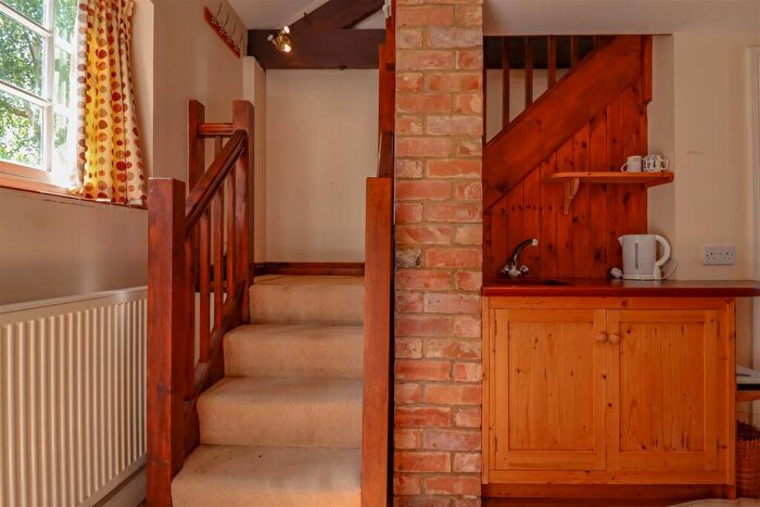 3 Bedroom Cottage For Sale In The Square, Long Itchington, Southam, CV47